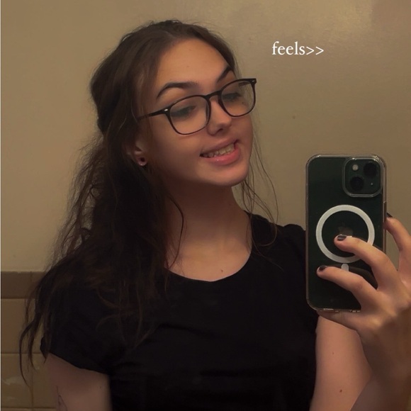 Meet your Posher, Gwendolyn - Picture 6 of 9